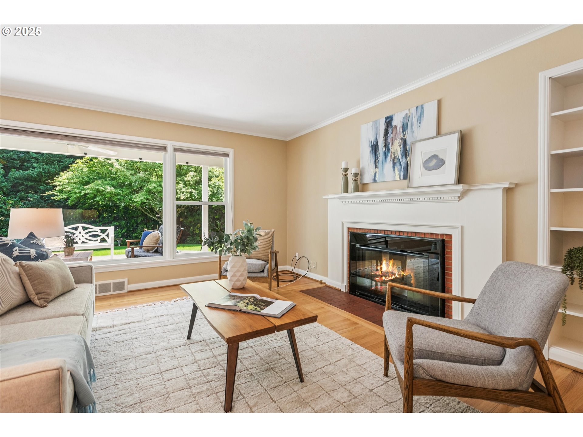 13030 Southwest Fischer Road Portland, OR 97224 - Photo 8 of 44 Living Room