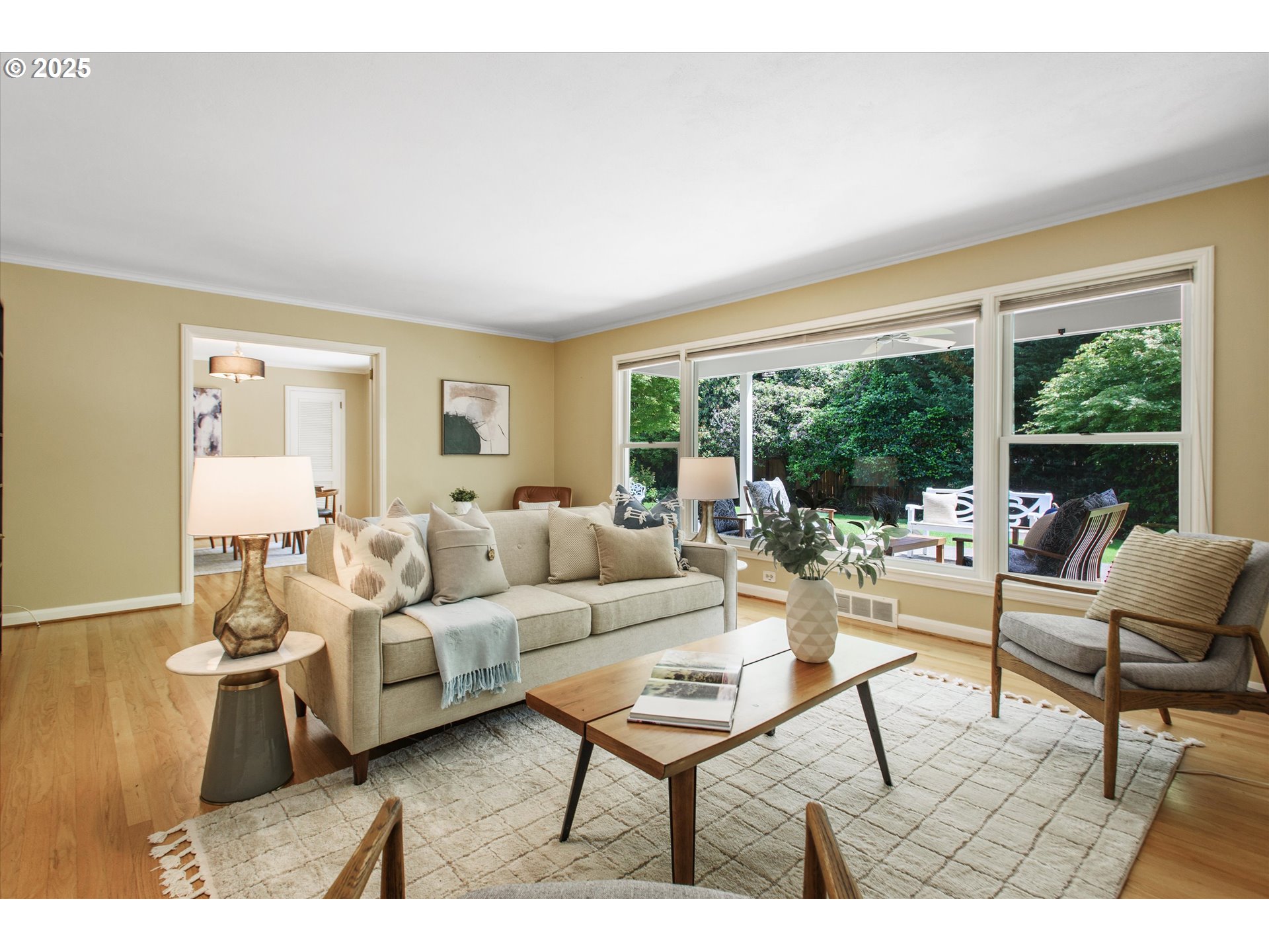 13030 Southwest Fischer Road Portland, OR 97224 - Photo 9 of 44 Living Room