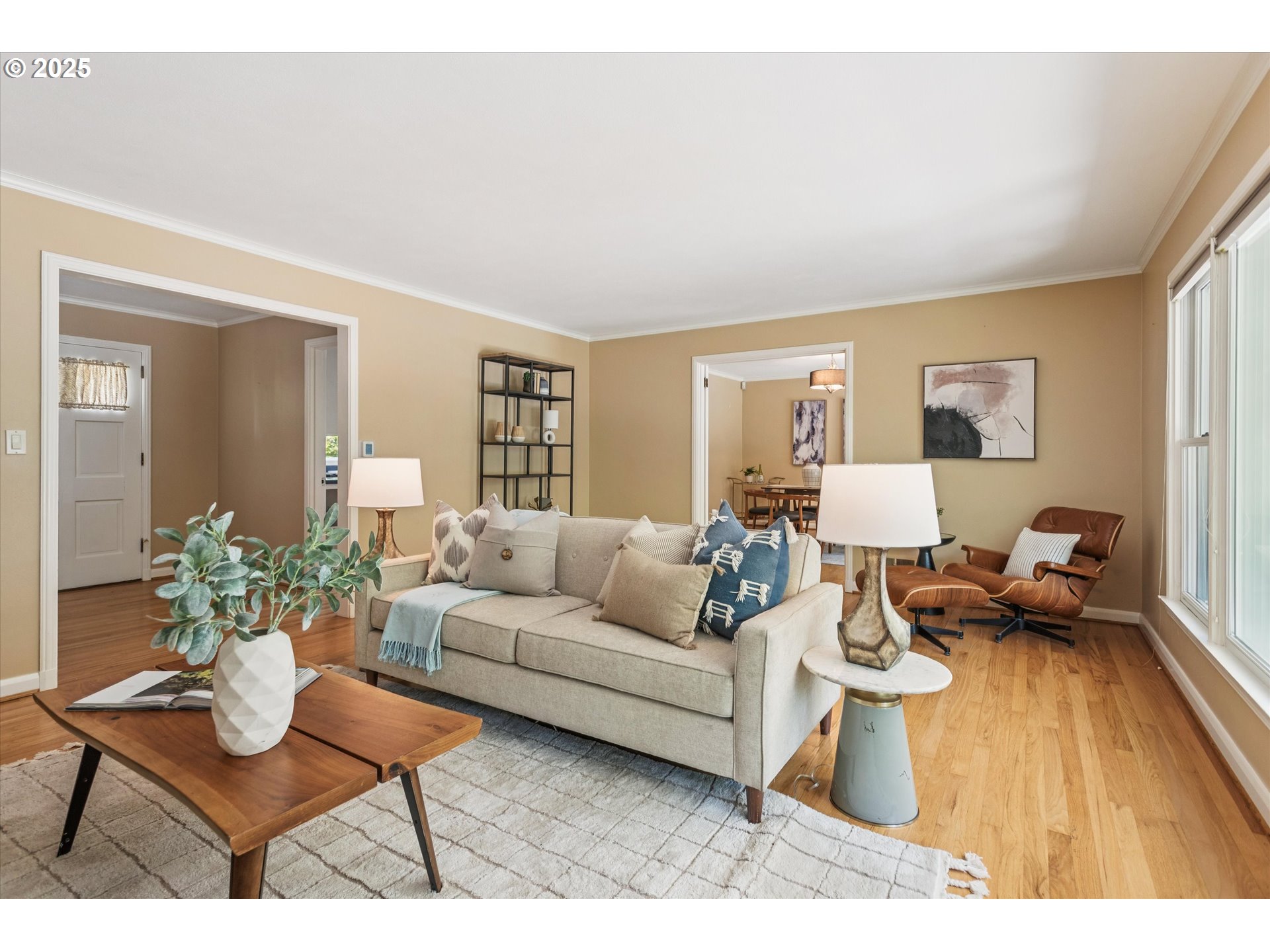 13030 Southwest Fischer Road Portland, OR 97224 - Photo 10 of 44 Living Room/Entrance