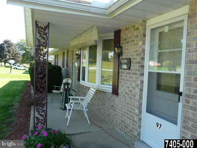 97 Ridgeview Road Seven Valleys, PA 17360 - Photo 2 of 27