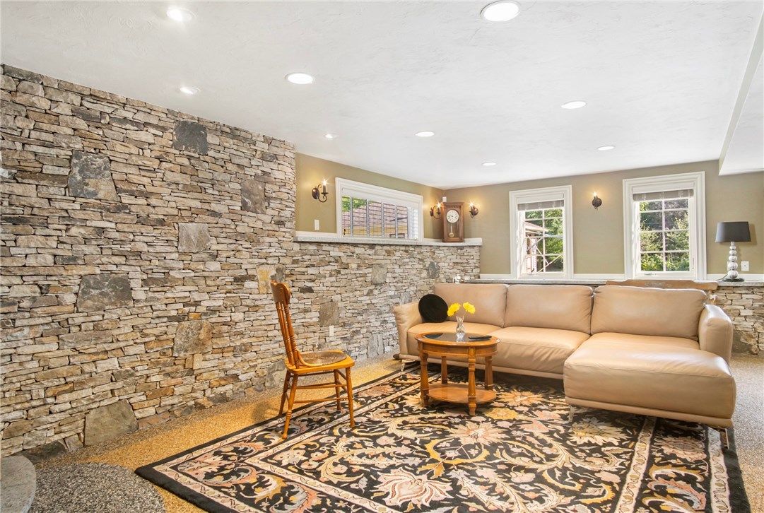 395 South Shore Road Burrillville, RI 02859 - Photo 18 of 30 Gallery Image 18
