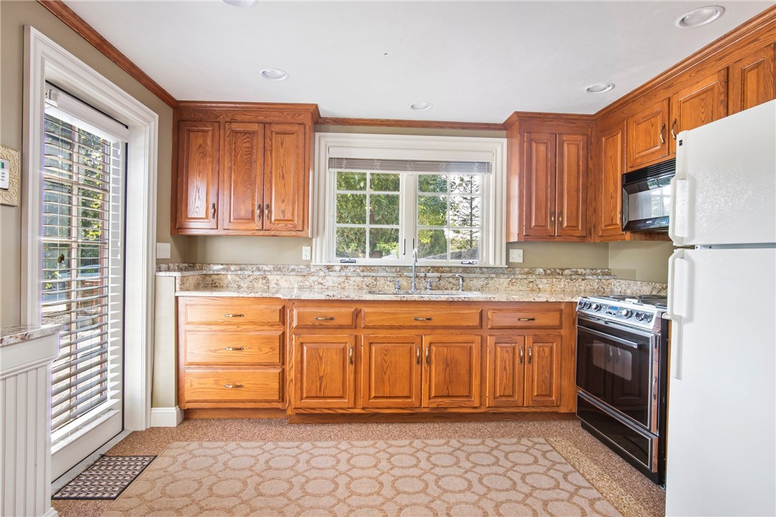 395 South Shore Road Burrillville, RI 02859 - Photo 19 of 30 Gallery Image 19