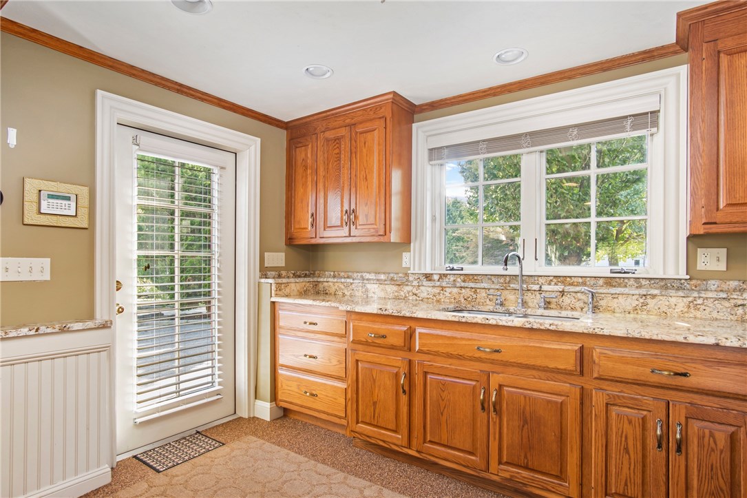 395 South Shore Road Burrillville, RI 02859 - Photo 20 of 30 Gallery Image 20