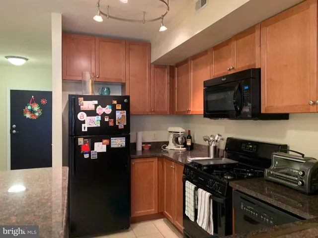 $1,900 | 851 North Glebe Road, Unit 810, Arlington, VA 22203