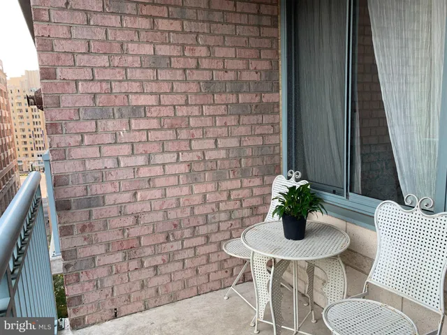 $1,900 | 851 North Glebe Road, Unit 810, Arlington, VA 22203