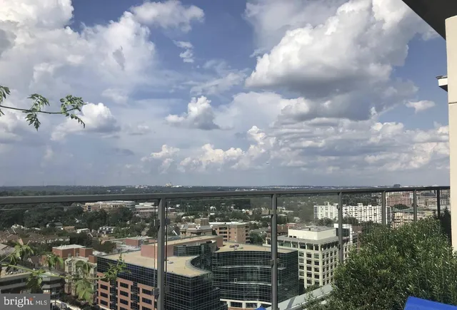 $1,900 | 851 North Glebe Road, Unit 810, Arlington, VA 22203