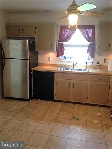 228 MacGregor Ridge Road Stafford, VA 22554 - Photo 6 of 26 Kitchen