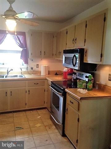 228 MacGregor Ridge Road Stafford, VA 22554 - Photo 7 of 26 Kitchen