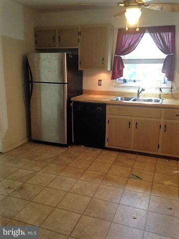 228 MacGregor Ridge Road Stafford, VA 22554 - Photo 8 of 26 Kitchen