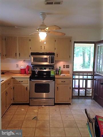 228 MacGregor Ridge Road Stafford, VA 22554 - Photo 9 of 26 Kitchen