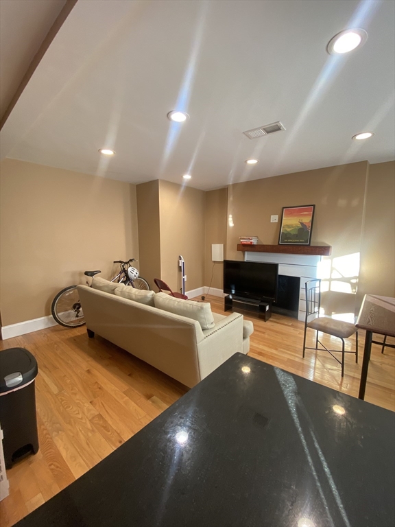 32 Linden Street, Unit 7 Brookline, MA 02445 - Photo 2 of 9