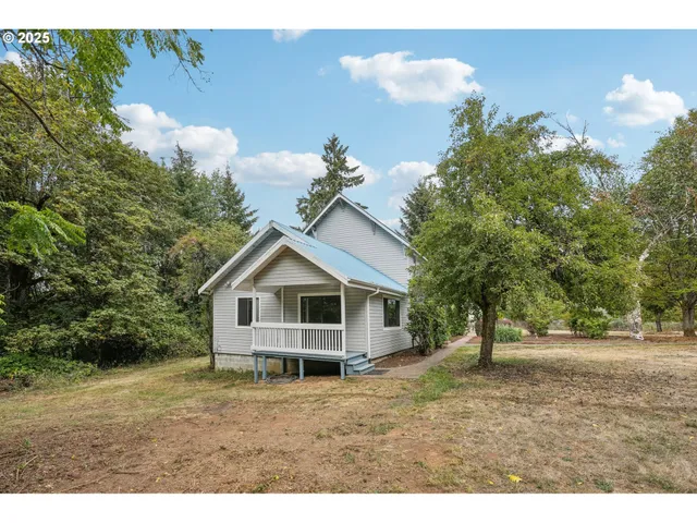 a house view with a outdoor space