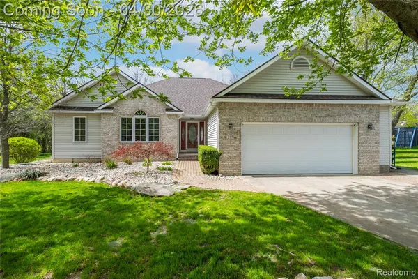 $379,900 | 297 Carriage Way, Davison, MI 48423