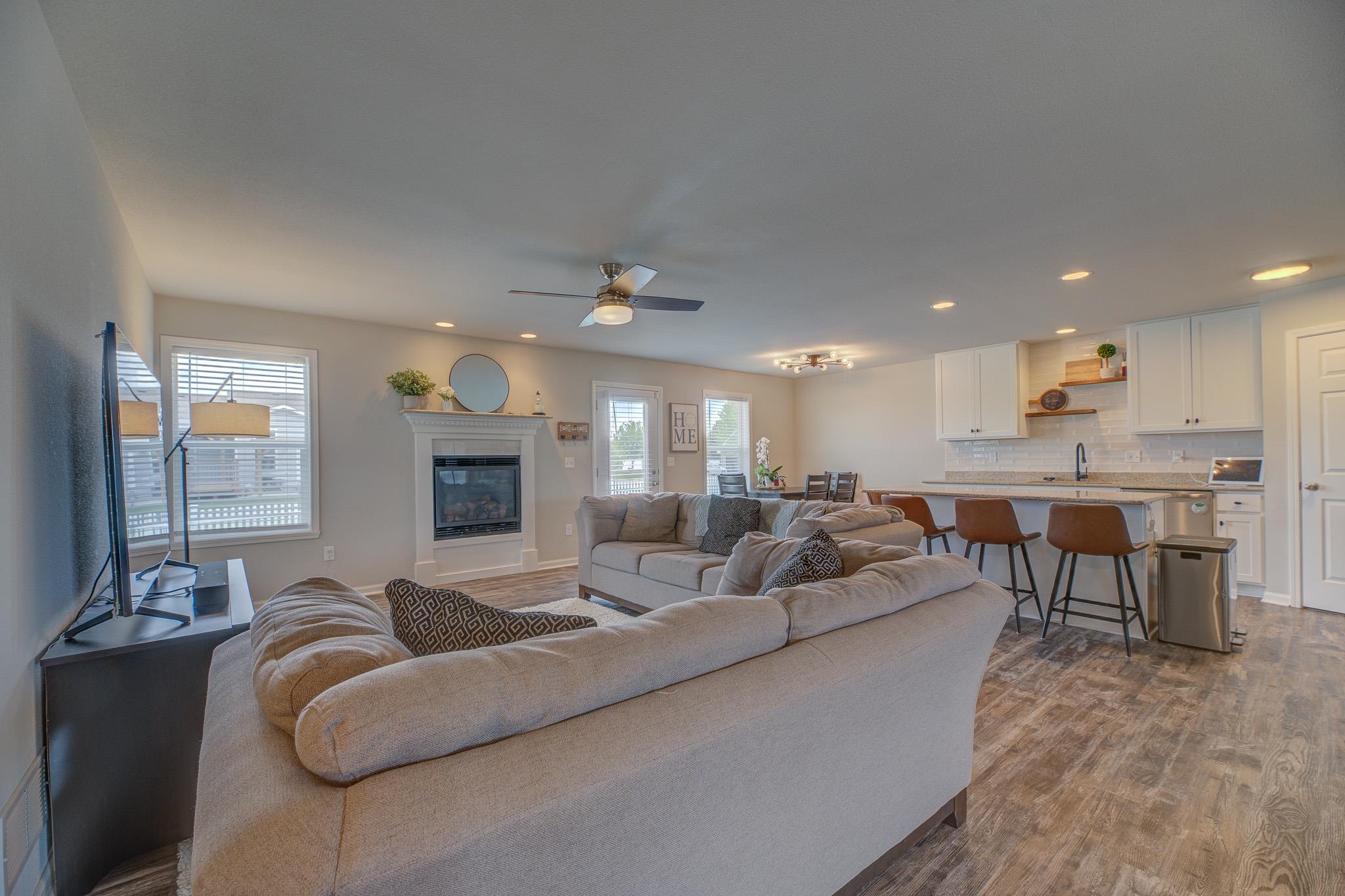 2215 Red Barn Lane Beloit, WI 53511 - Photo 2 of 31