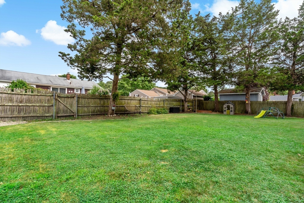 82 Ferncrest Drive Riverside, RI 02915 - Photo 2 of 37 Gallery Image 2