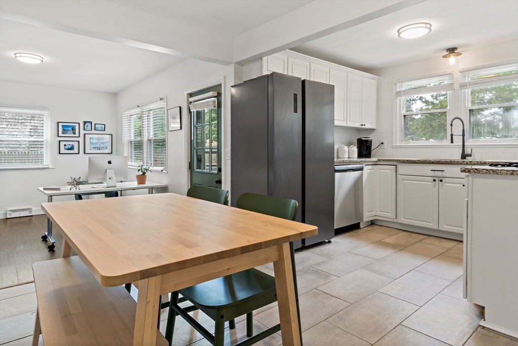 82 Ferncrest Drive Riverside, RI 02915 - Photo 3 of 37 Gallery Image 3