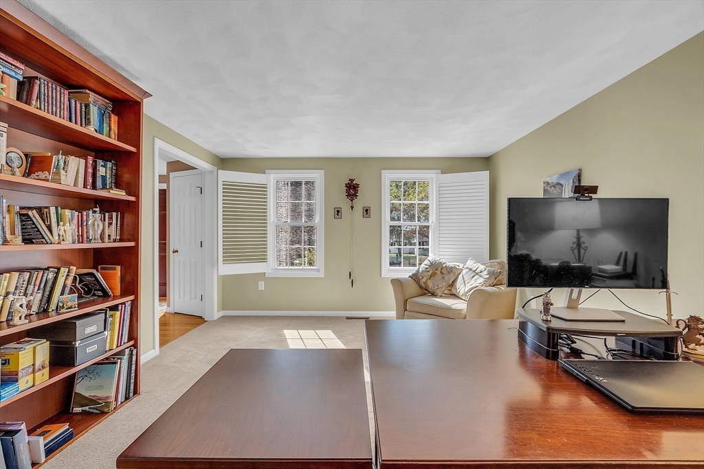 139 Greenwood Road Andover, MA 01810 - Photo 6 of 41 Gallery Image 6