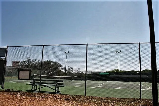 $999,500 | 502 Lost Valley, Kerrville, TX 78028