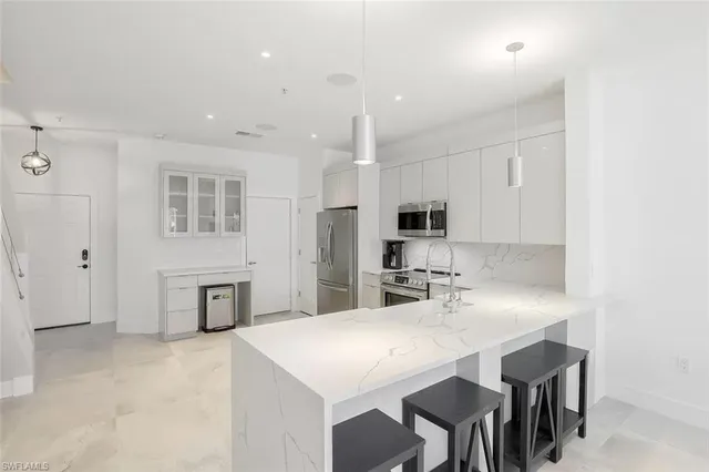 $3,500 | 775 Hampton Circle, Unit 133, Naples, FL 34105