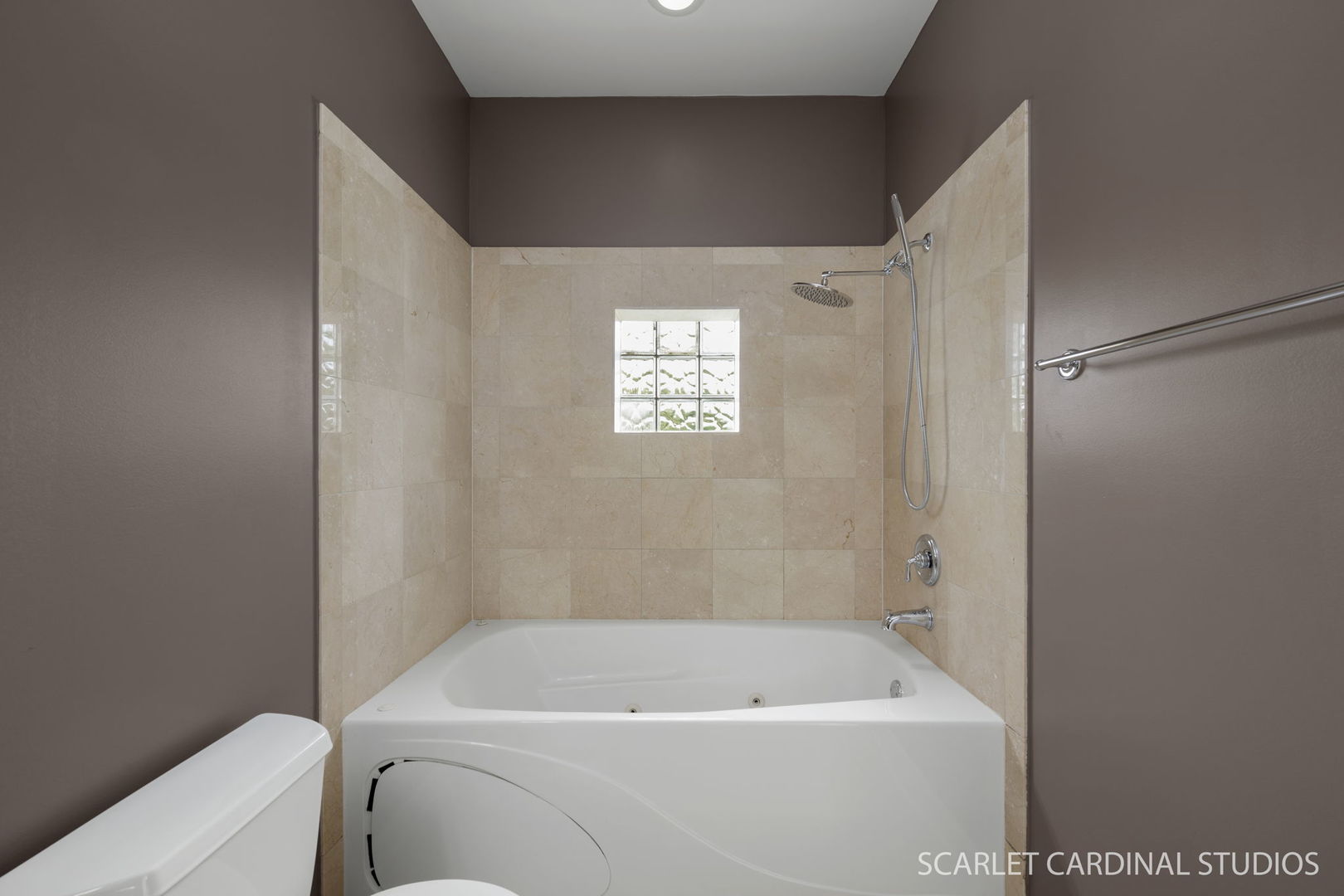 1419 West Fillmore Street, Unit 3W Chicago, IL 60607 - Photo 21 of 26 a bathroom with a bathtub and window