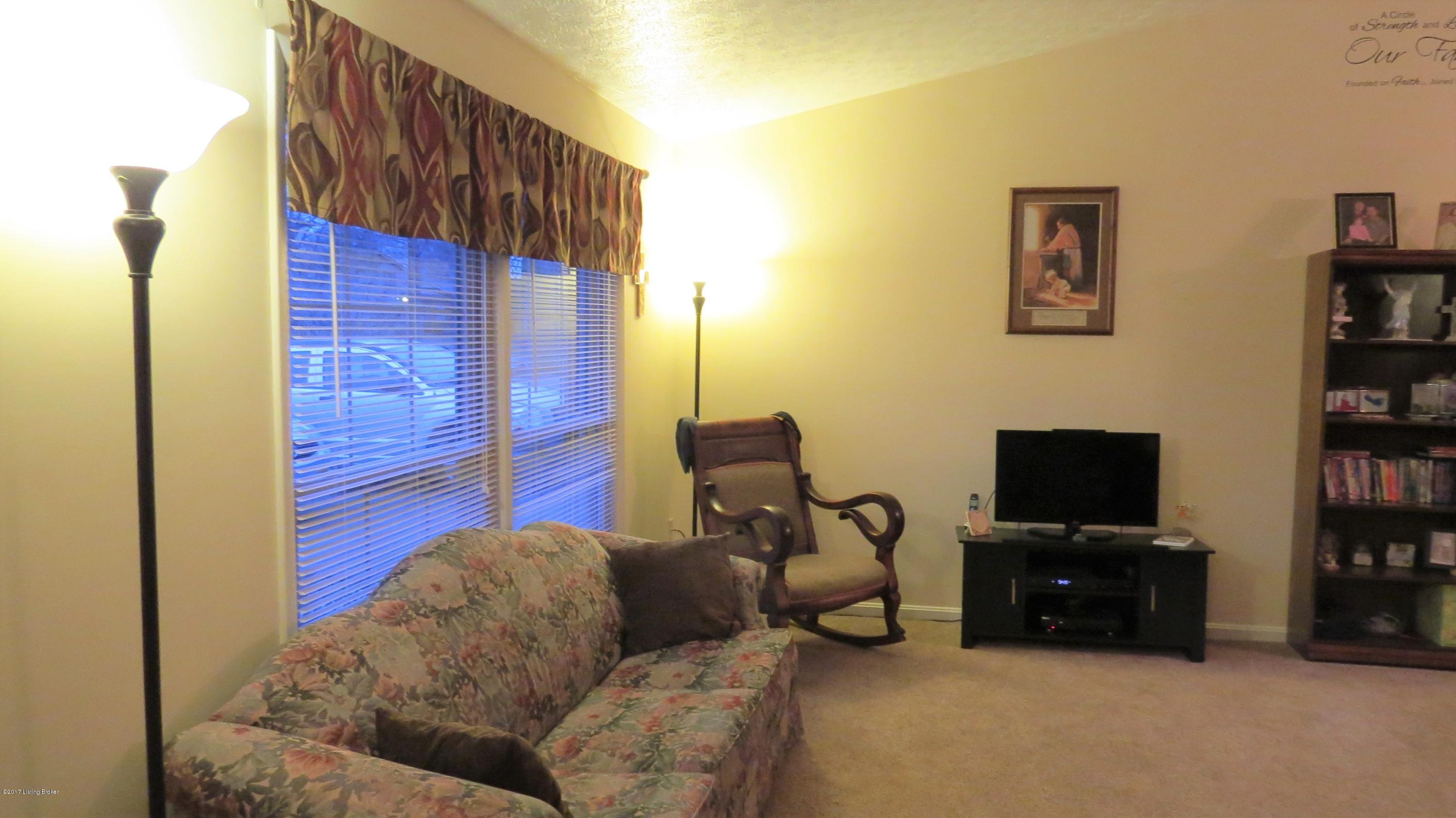 6809 Fernview Road Louisville, KY 40291 - Photo 5 of 29 Fernview 2017 012