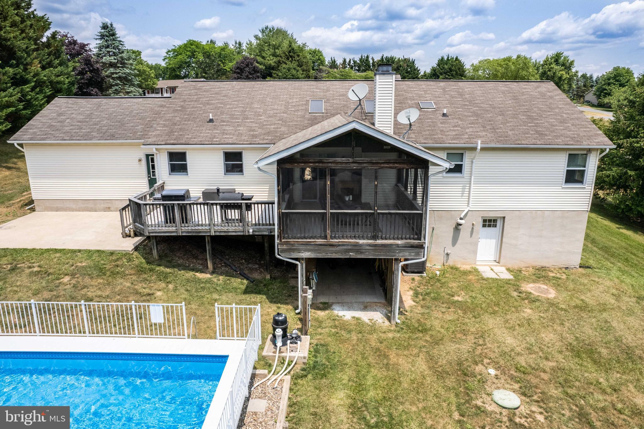 Large screened in Porch