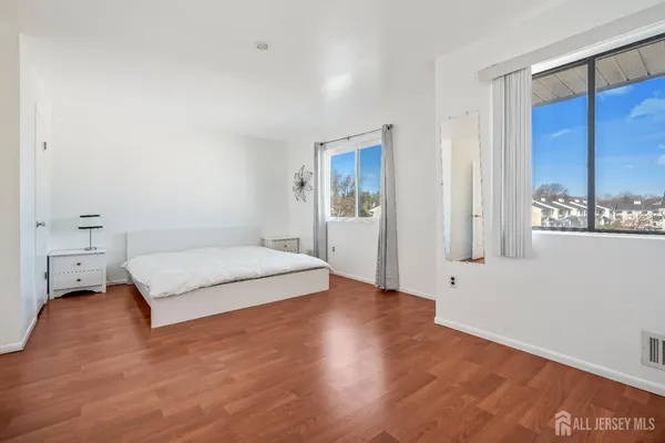 $2,995 | 424 Middlewood Road, Middletown, NJ 07748