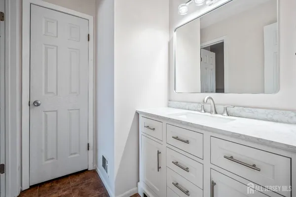 $2,995 | 424 Middlewood Road, Middletown, NJ 07748