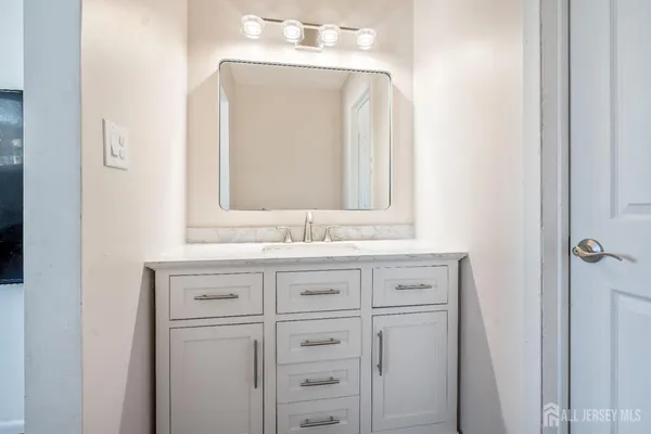 $2,995 | 424 Middlewood Road, Middletown, NJ 07748