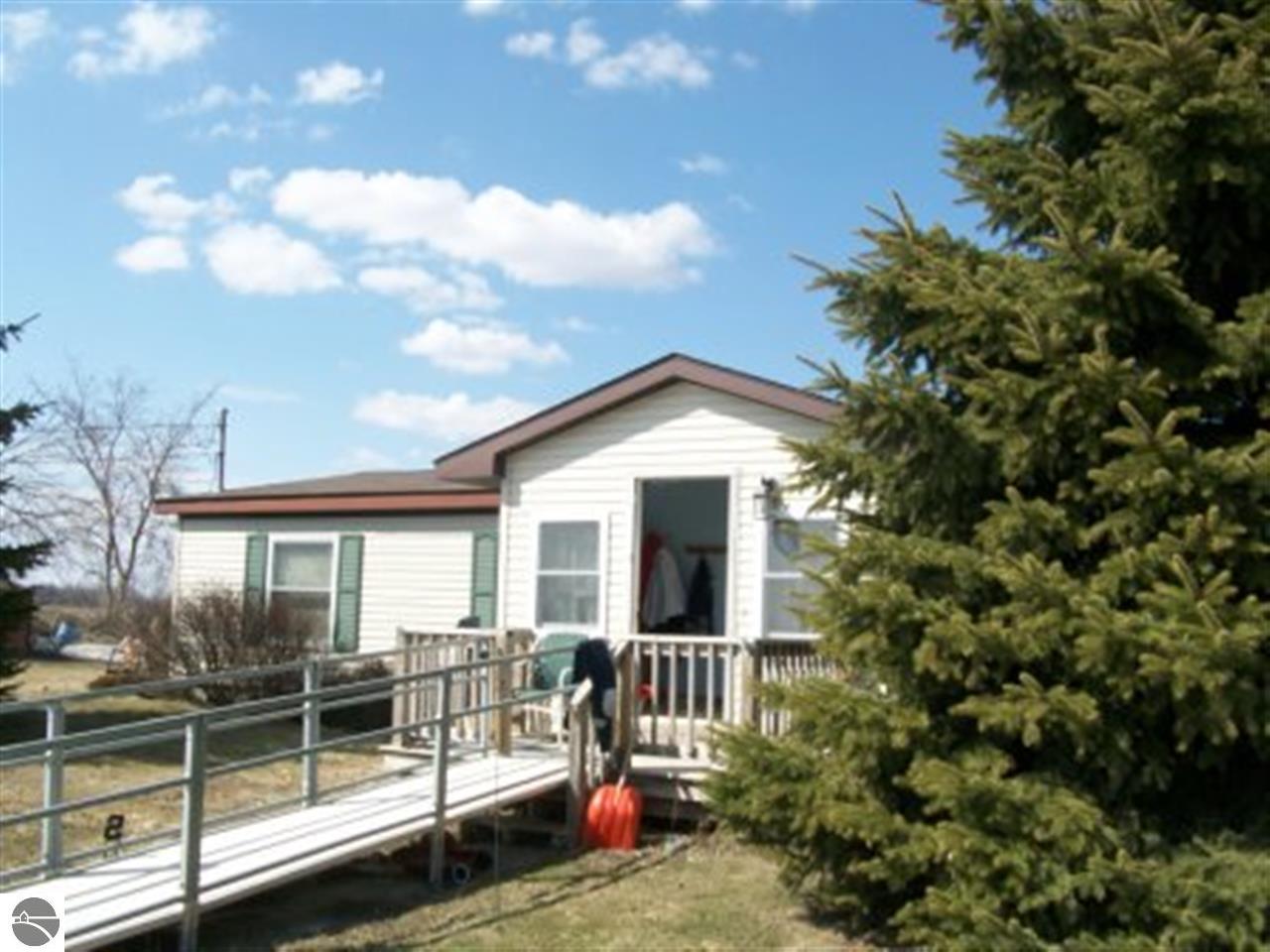 726 West Harrison Road Alma, MI 48801 - Photo 3 of 15 1782126-2.JPG
