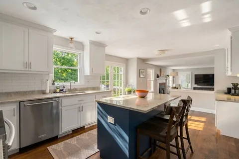$950,000 | 133 Summer Street, Medway, MA 02053