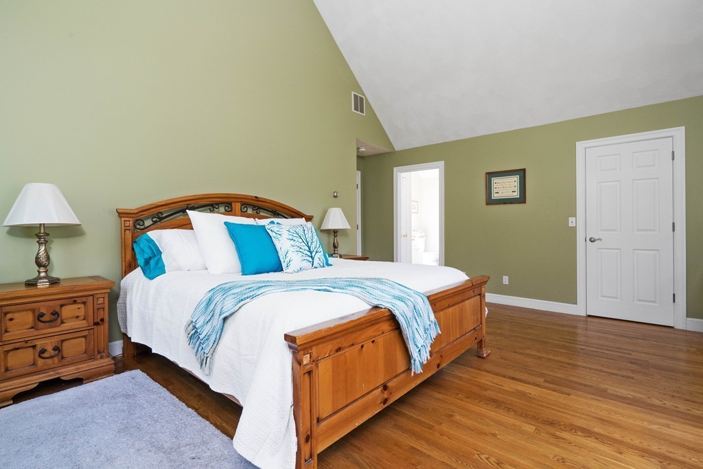 18 Battle Flagg Road Bedford, MA 01730 - Photo 11 of 22