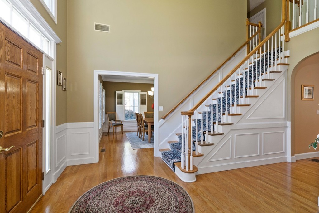18 Battle Flagg Road Bedford, MA 01730 - Photo 3 of 22