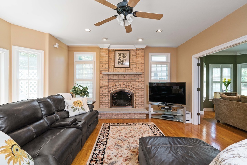 18 Battle Flagg Road Bedford, MA 01730 - Photo 6 of 22