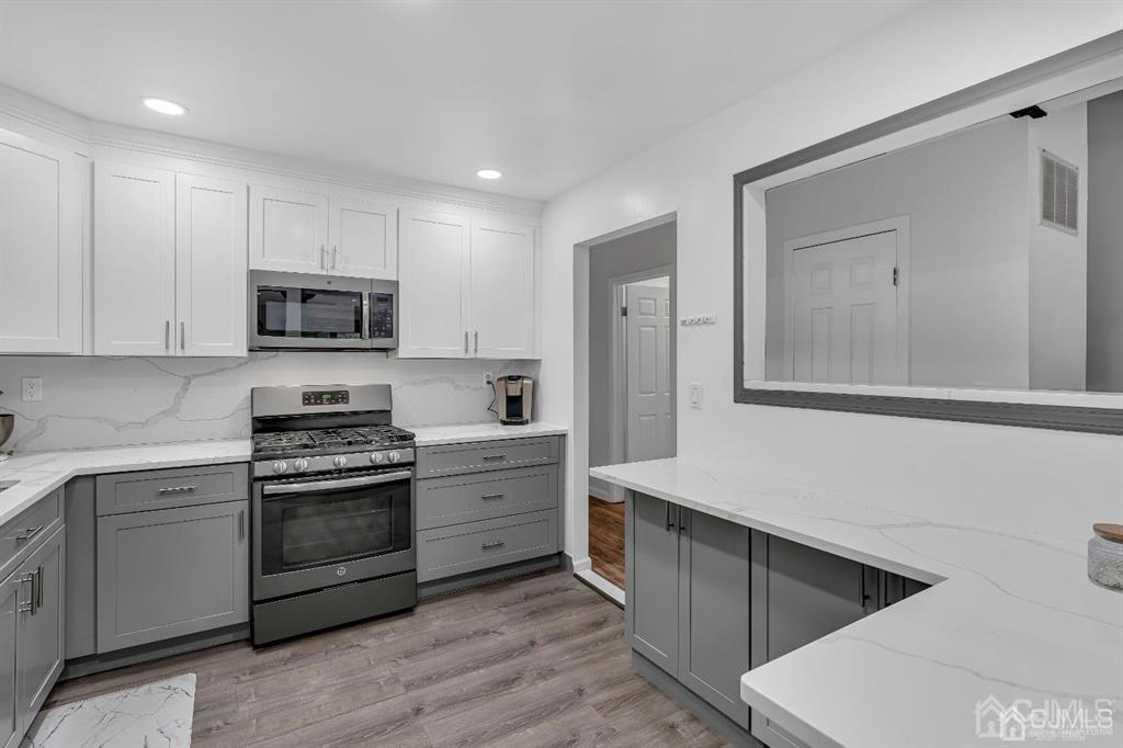 21 Bramble Lane Old Bridge, NJ 07747 - Photo 8 of 35 a kitchen with a sink stove and microwave