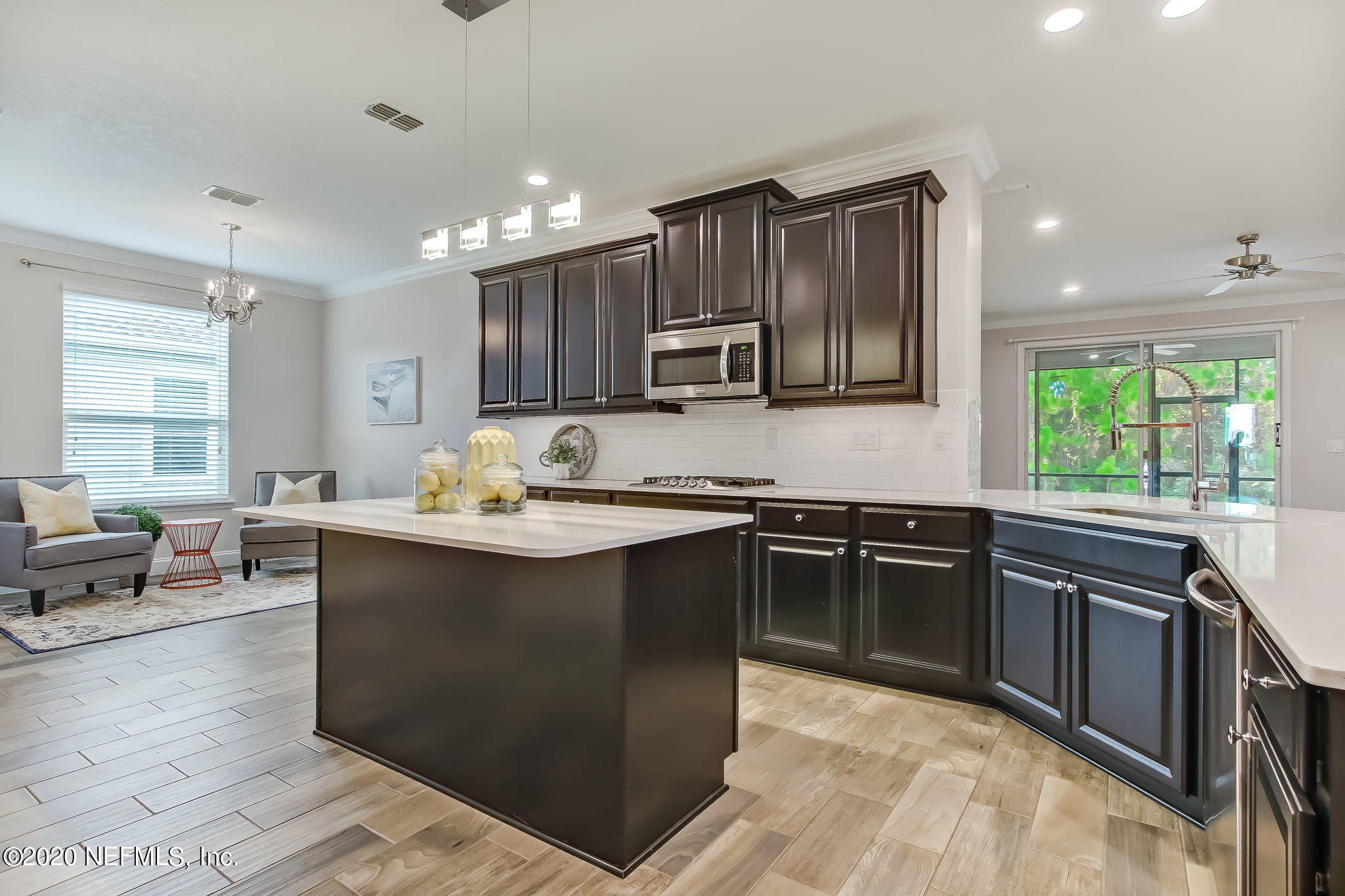 Kitchen to breakfast room