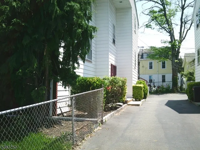 $1,850 | 208 North Park Street, East Orange, NJ 07017