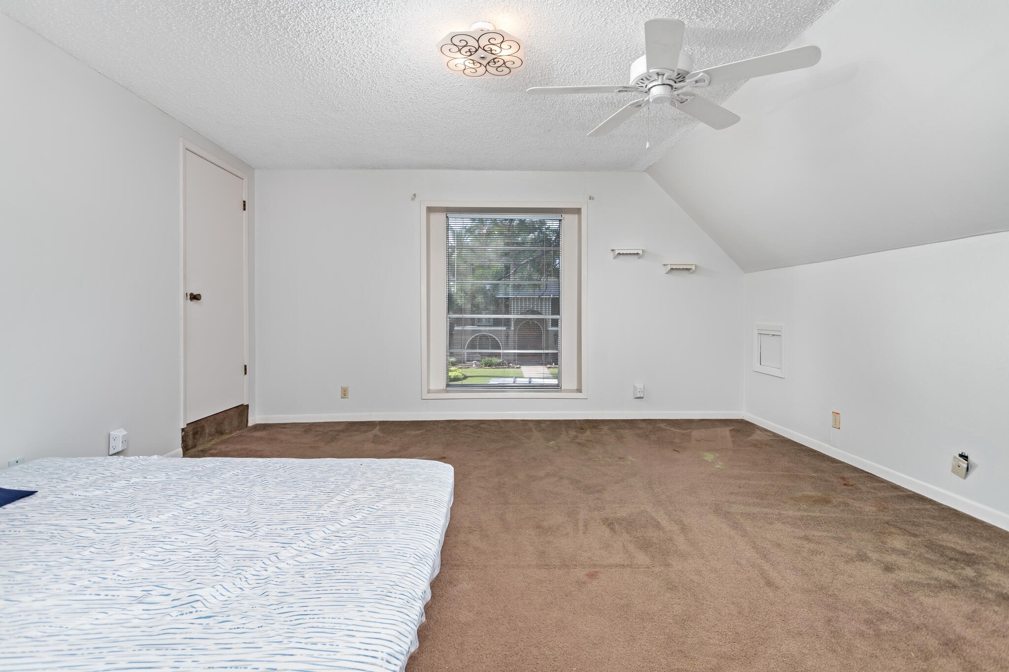 8600 Stonegate Court Port Arthur, TX 77642 - Photo 22 of 30 a view of an empty room with a window