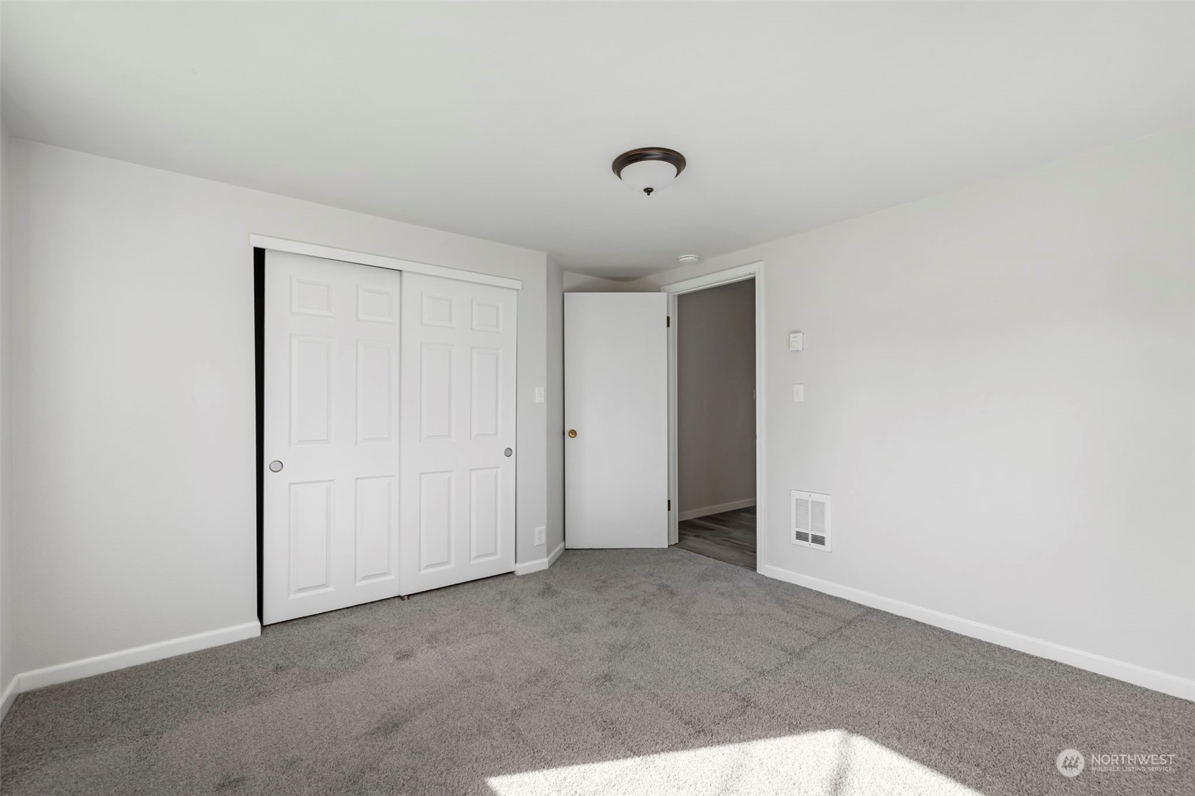 121 Sunnyhill Road West Bremerton, WA 98312 - Photo 10 of 39 Gallery Image 10