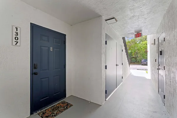 $255,000 | 1307 Villa Circle, Boynton Beach, FL 33435
