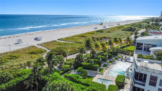 a room with lots of table and chairs