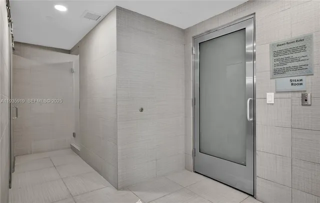 $9,500 | 5875 Collins Avenue, Unit 1003, Miami Beach, FL 33140