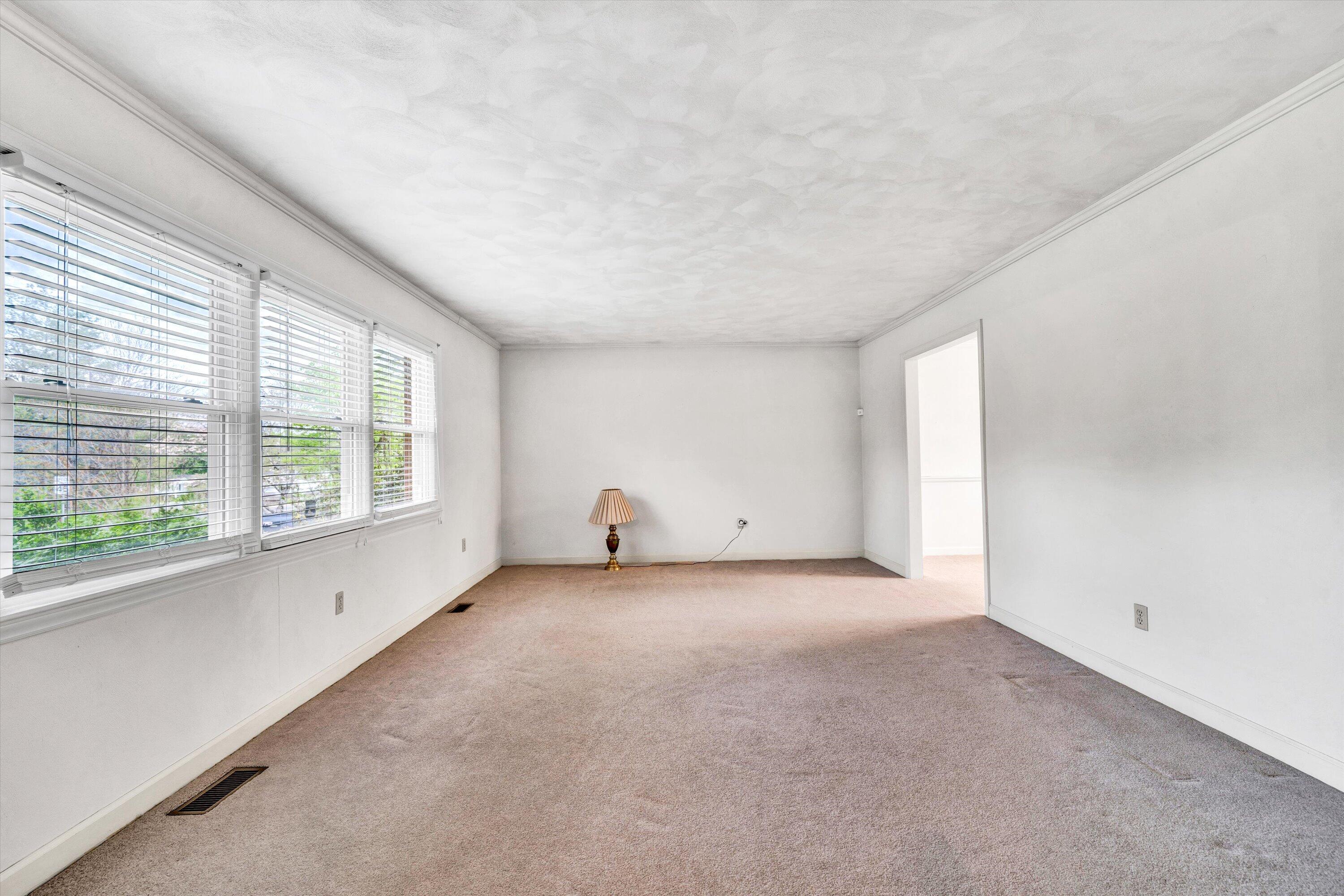 2146 Feather Road Vinton, VA 24179 - Photo 6 of 36 06-DSC00026