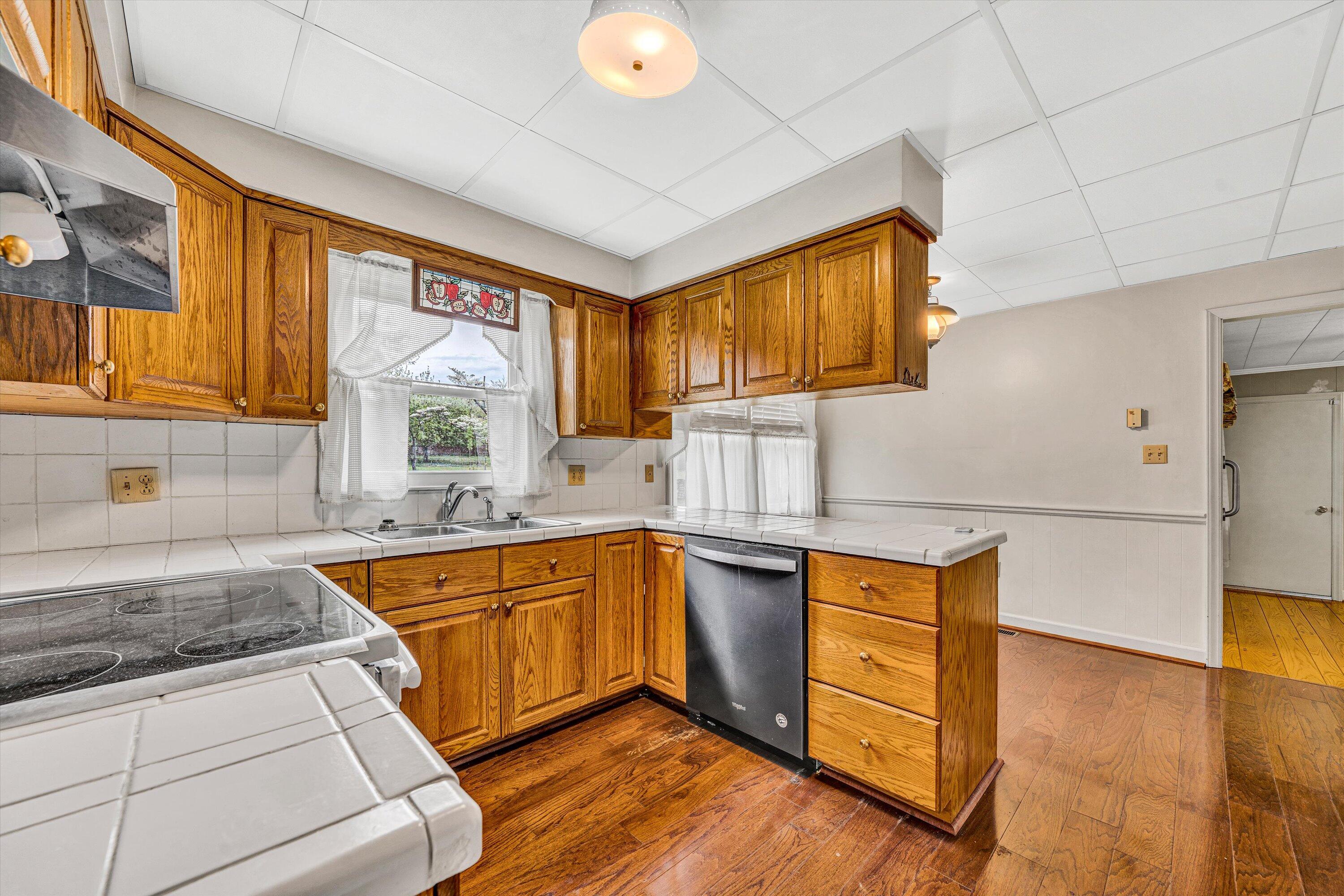 2146 Feather Road Vinton, VA 24179 - Photo 9 of 36 09-DSC00046