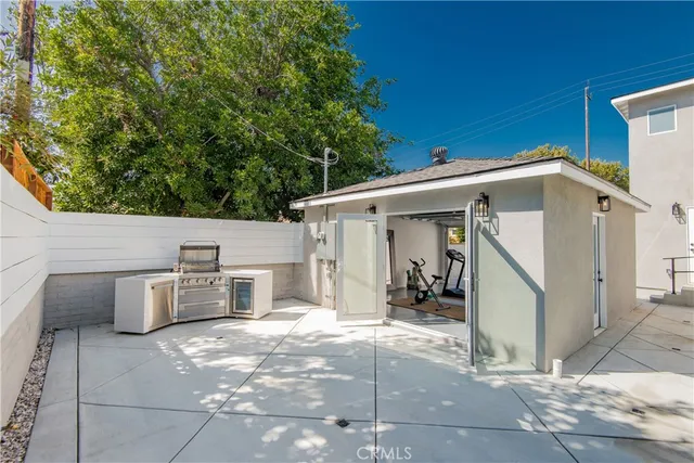 a view of a back yard of the house