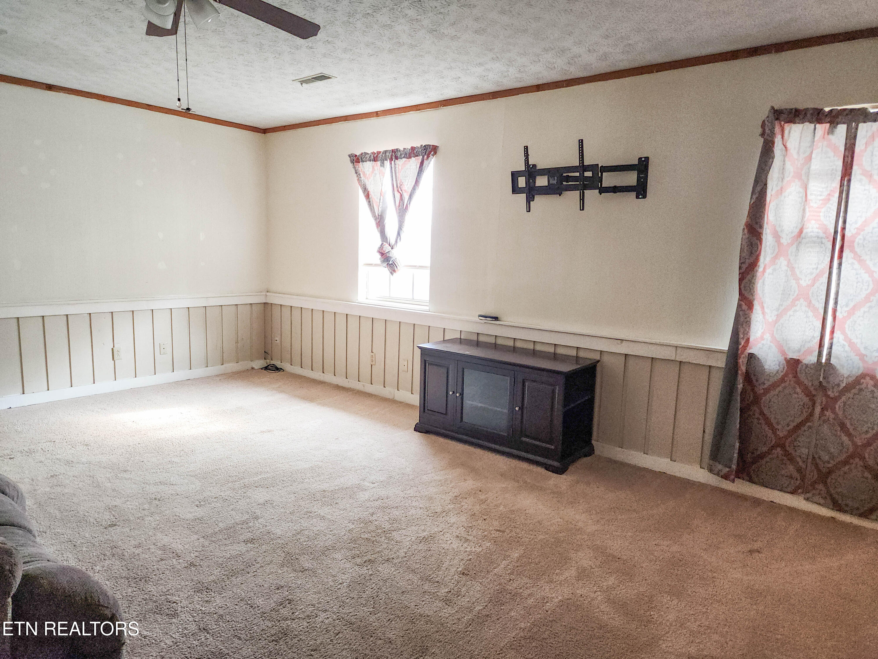 4225 Inisbrook Way Knoxville, TN 37938 - Photo 6 of 19 4225 inisbrook living