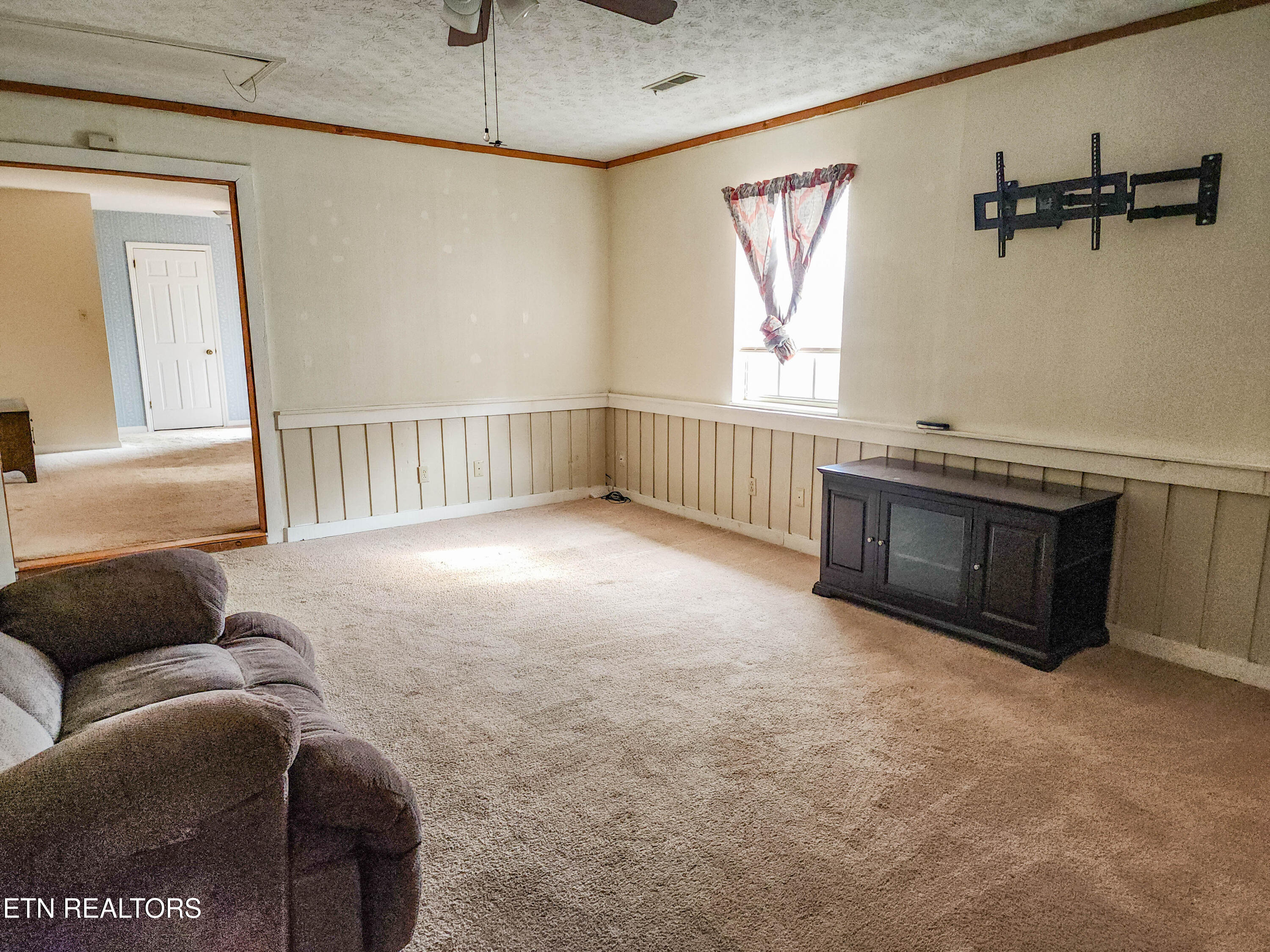 4225 Inisbrook Way Knoxville, TN 37938 - Photo 7 of 19 4225 inisbrook living2