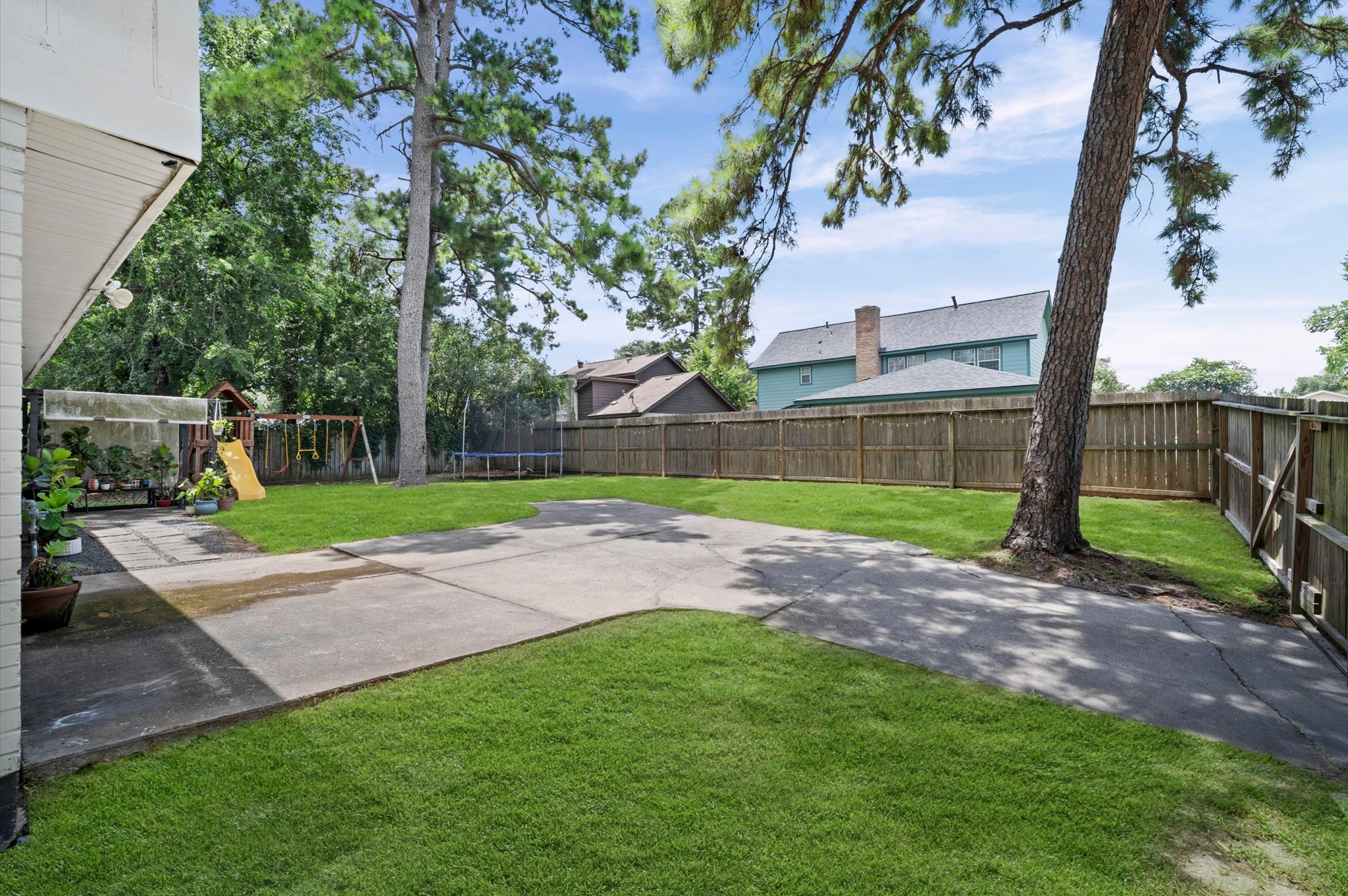 2715 Wood River Road Spring, TX 77373 - Photo 34 of 39 Perfect backyard for entertaining! Sellers had their wedding here!