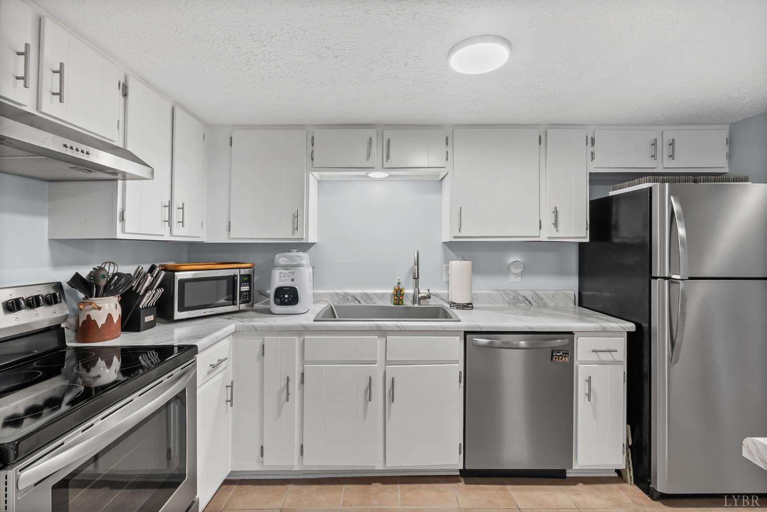 20 Cape Henry Court Lynchburg, VA 24502 - Photo 6 of 34 a kitchen with stainless steel appliances granite countertop a sink stove and refrigerator