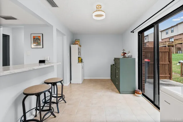 a view of livingroom with furniture